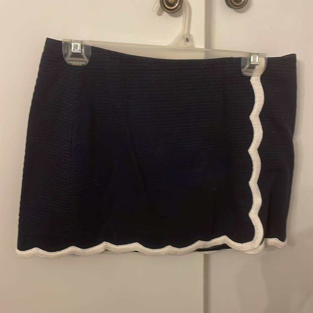 Lilly Pulitzer Blue and White Scalloped Mini Skort - Picture 2 of 6